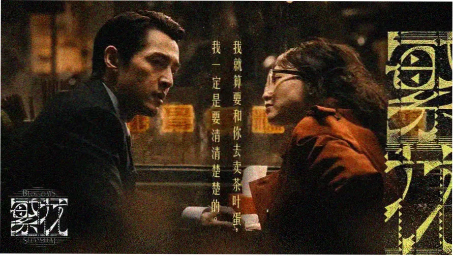 双子影视观测台首屏：银白穹顶下并排的两束观测光柱